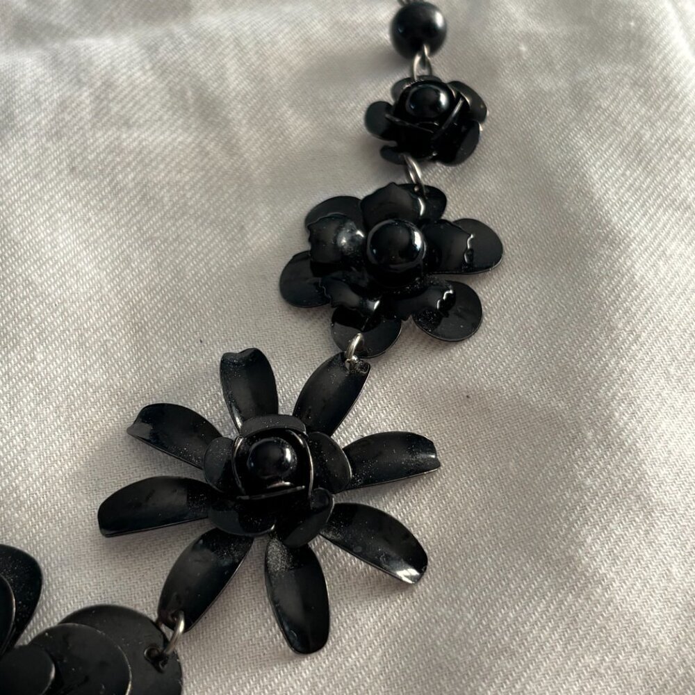 Claire’s Black Enamel Flower Statement Necklace Floral Bib Gunmetal Chain - Picture 4 of 10